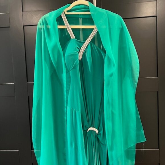Emerald Green Evening Gown with Shawl, Size M by Janine - Picture 7 of 13